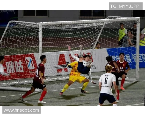 脾气火爆的足球明星们如何在赛场上掌控情绪与表现