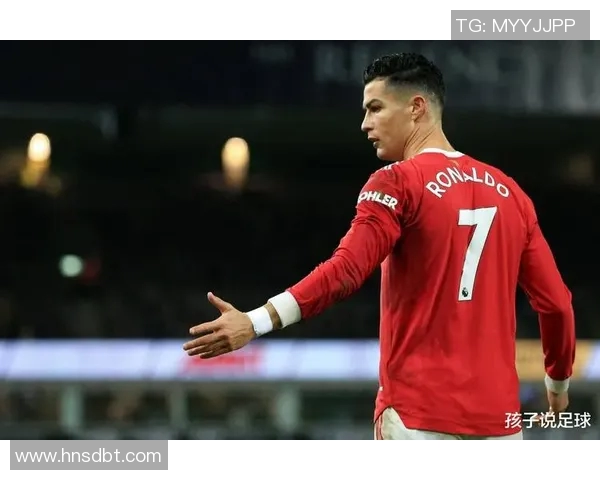 足球明星C罗球服热销背后的故事与时尚潮流解析 足球明星C罗球服热销背后的故事与时尚潮流解析